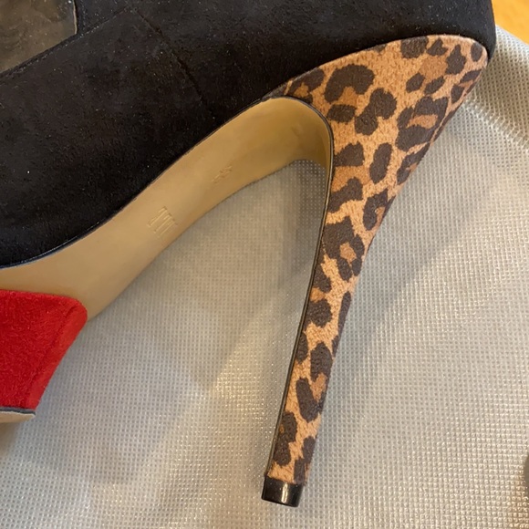 Sexy Black and Red Platform Pumps w/ Leopard Heel - Picture 3 of 6